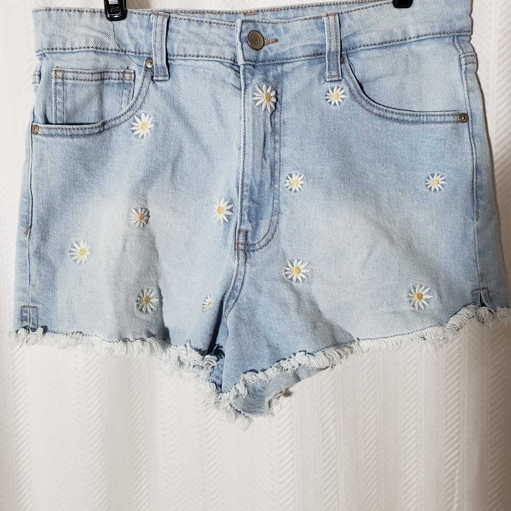 Celebrity Pink Women's Light Wash Cutoff Blue Jean Shorts w/ Daisies Size 11/30